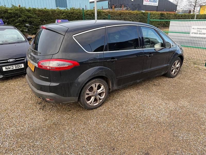 Used Ford S-MAX Titanium 200 HP (147 kW) 2012 Black MPV