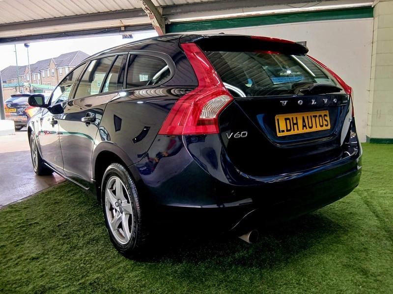 Usado Volvo V60 Business Edition 2018 Azul Carrinha