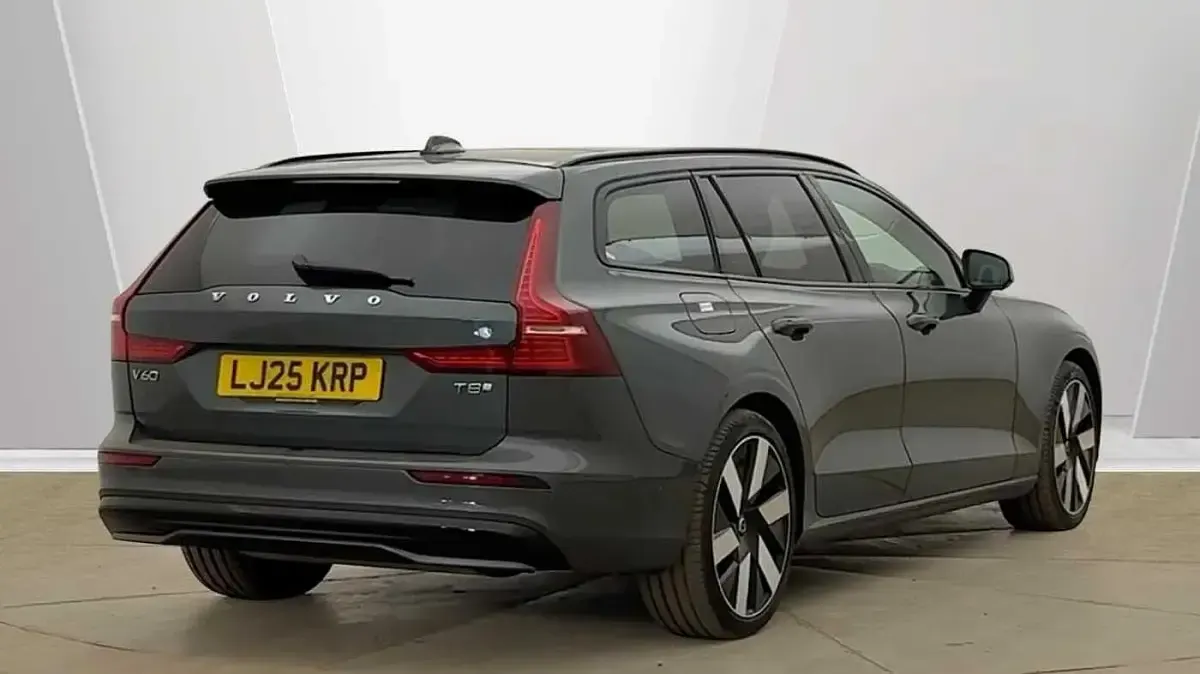 Used Volvo V60 Ultra 449 HP (330 kW) 2025 Green Estate