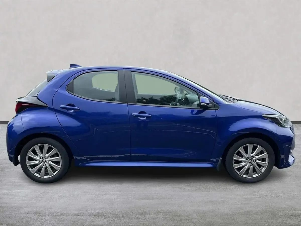 Used Toyota Yaris 116 HP (85 kW) 2023 Blue Hatchback