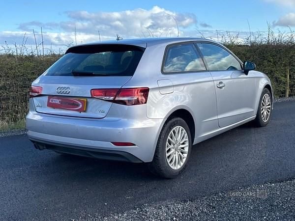 Usado Audi A3 150 CV (110 kW) 2017 Plateado Utilitario