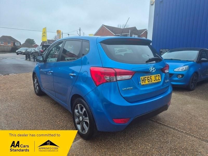 Used Hyundai ix20 Premium 125 HP (91 kW) 2015 Blue Hatchback