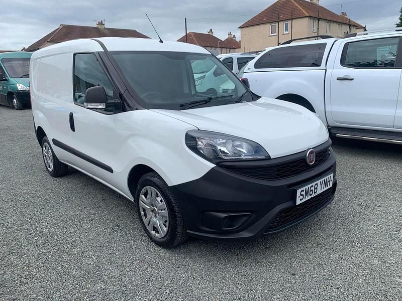 White Used 2018 Fiat Doblò MPV | £5,975 (Fair price) - Image 1/4