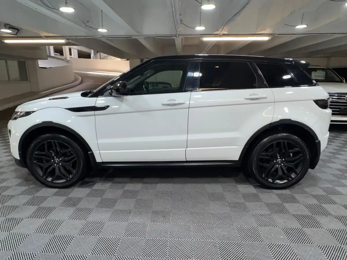Used Land Rover Range Rover evoque HSE Dynamic 2017 White Estate