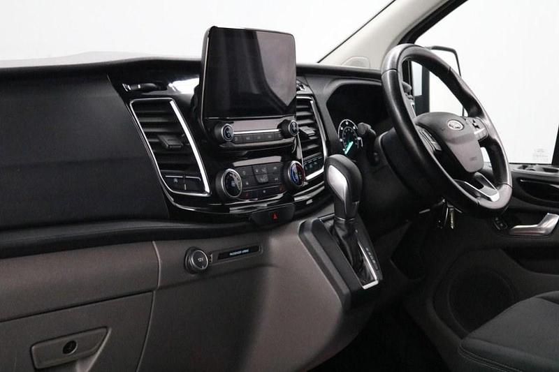 Begagnad Ford Transit Custom Limited 170 HK (125 kW) 2020 Vit Kombi