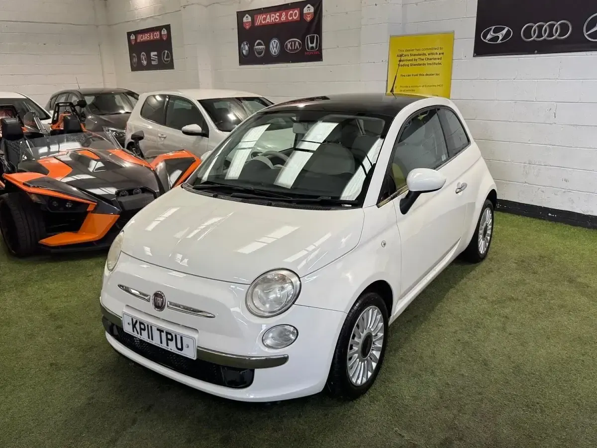 Used Fiat 500 Lounge 69 HP (50 kW) 2011 White Hatchback