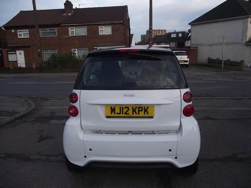 Used Smart ForTwo Coupé Passion 83 HP (61 kW) 2012 White Coupe