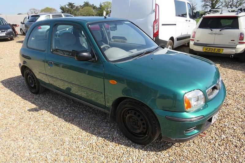 Used Nissan Micra 60 HP (44 kW) 2002 Green Hatchback