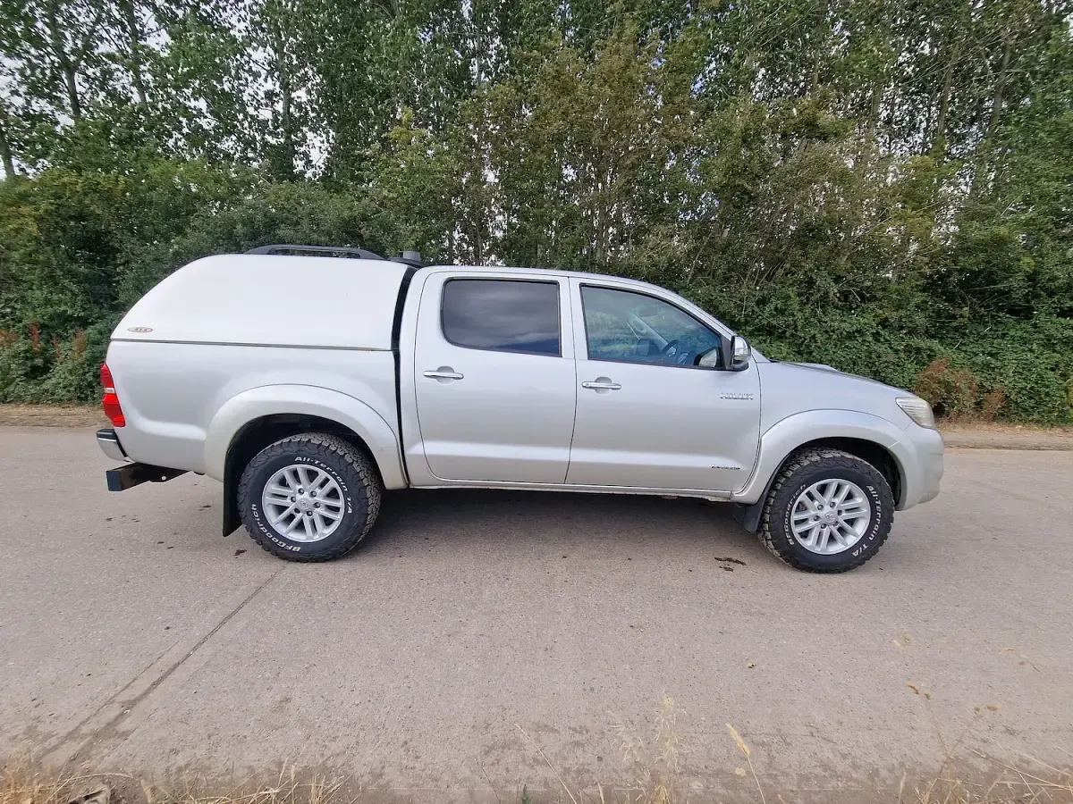 Used Toyota HiLux 169 HP (124 kW) 2011 Silver Pickup