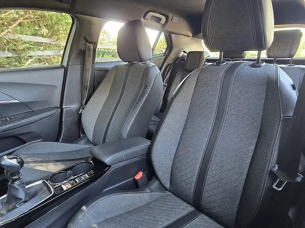 Used Peugeot 2008 Allure 2025 Cumulus grey SUV