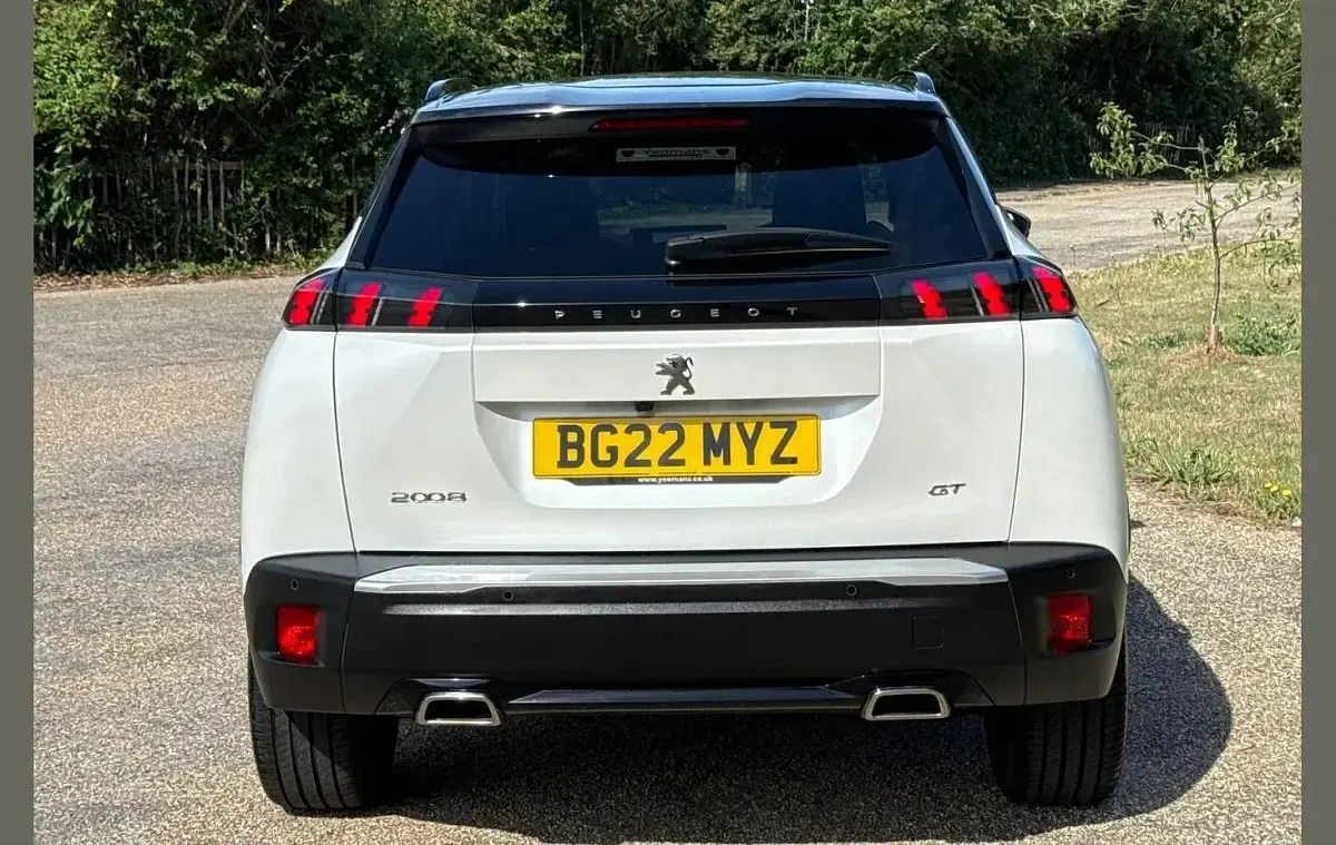 Used Peugeot 2008 Premium 129 HP (94 kW) 2022 White SUV