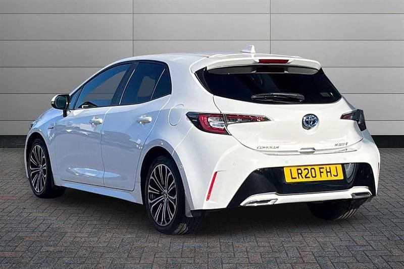 Used Toyota Corolla Design 184 HP (135 kW) 2020 Pure white Hatchback