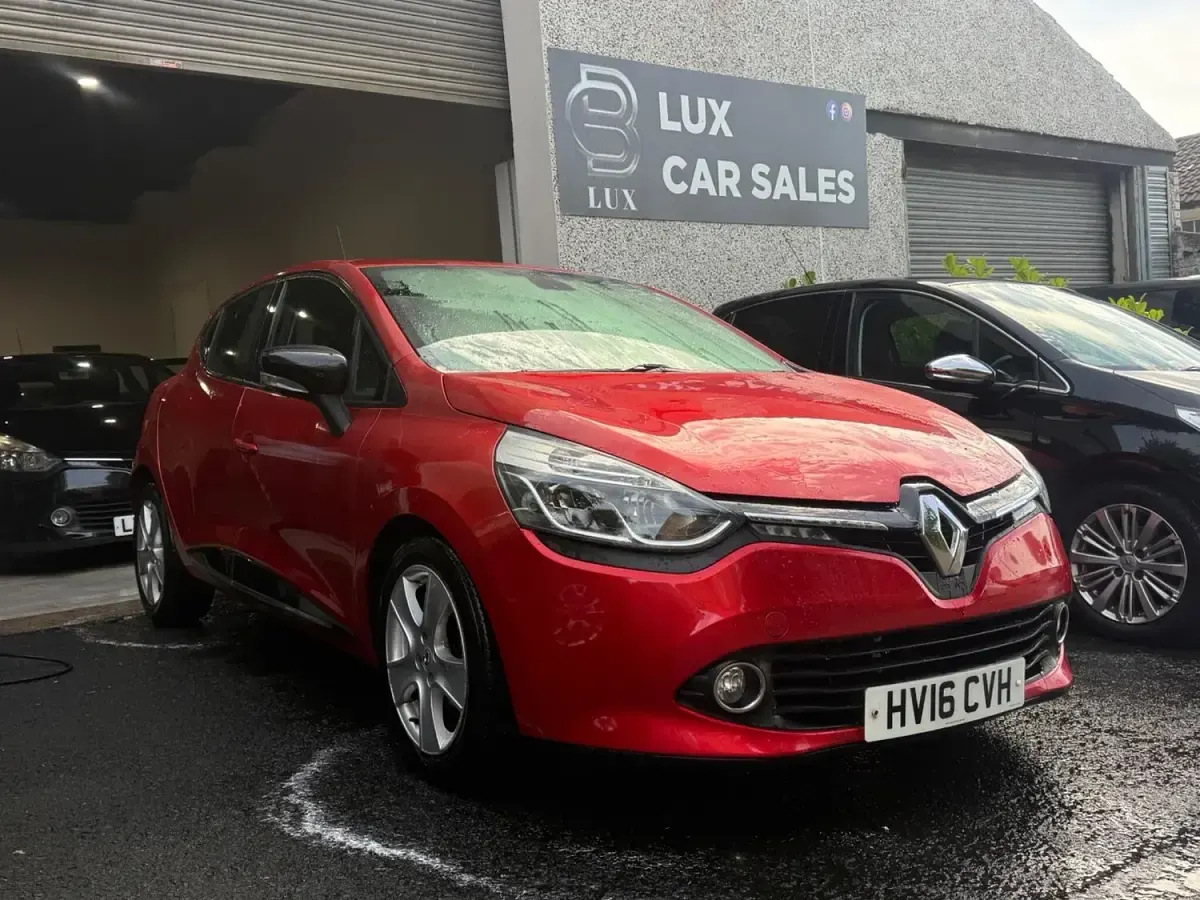 Used Renault Clio Dynamique 75 HP (55 kW) 2016 Red Hatchback