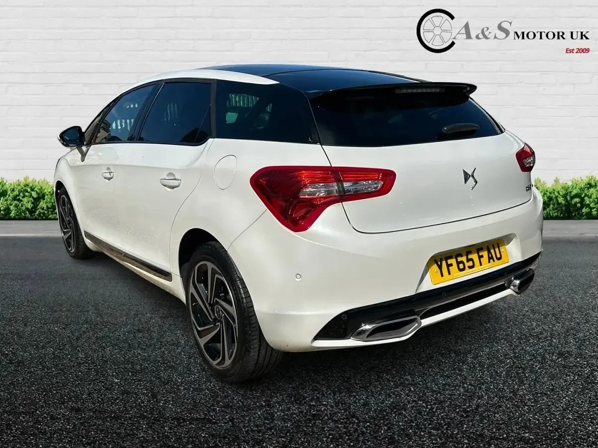Used DS Automobiles DS5 Prestige 150 HP (110 kW) 2015 White Hatchback