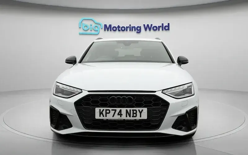Usado Audi A4 Black Edition 163 CV (119 kW) 2024 Blanco Familiar