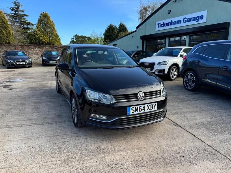 Used VW Polo Design 60 HP (44 kW) 2015 Black Hatchback