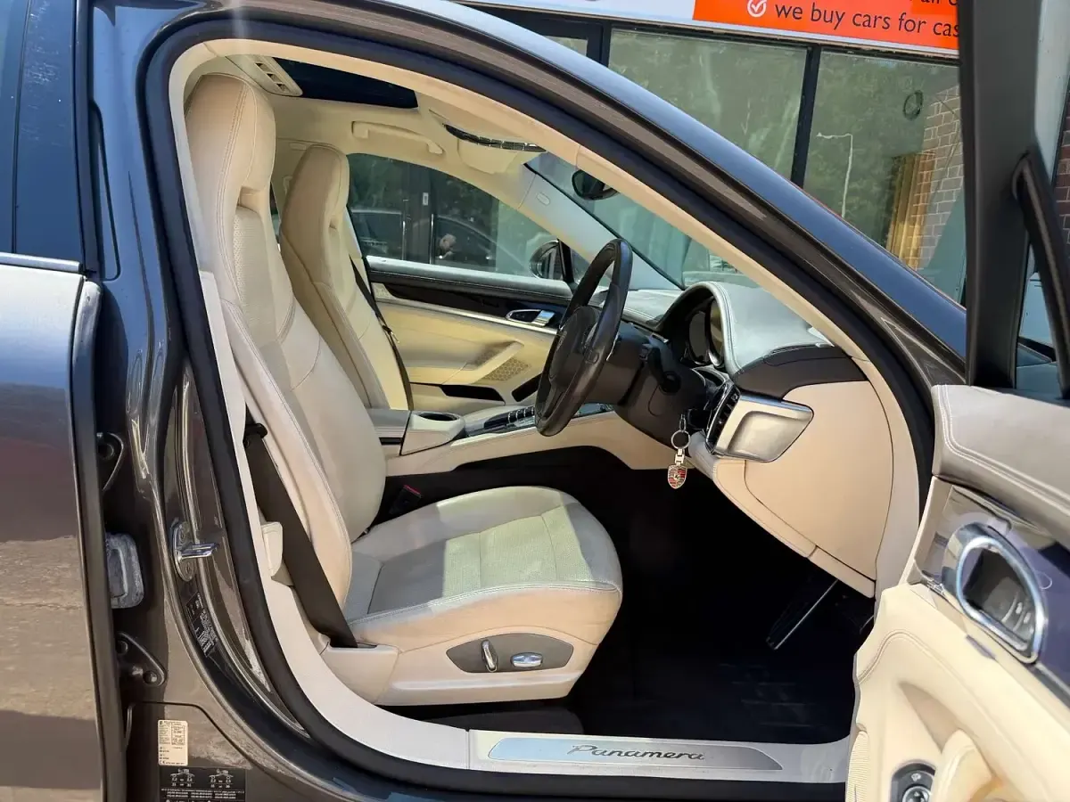 Used Porsche Panamera 300 HP (220 kW) 2013 Grey Hatchback