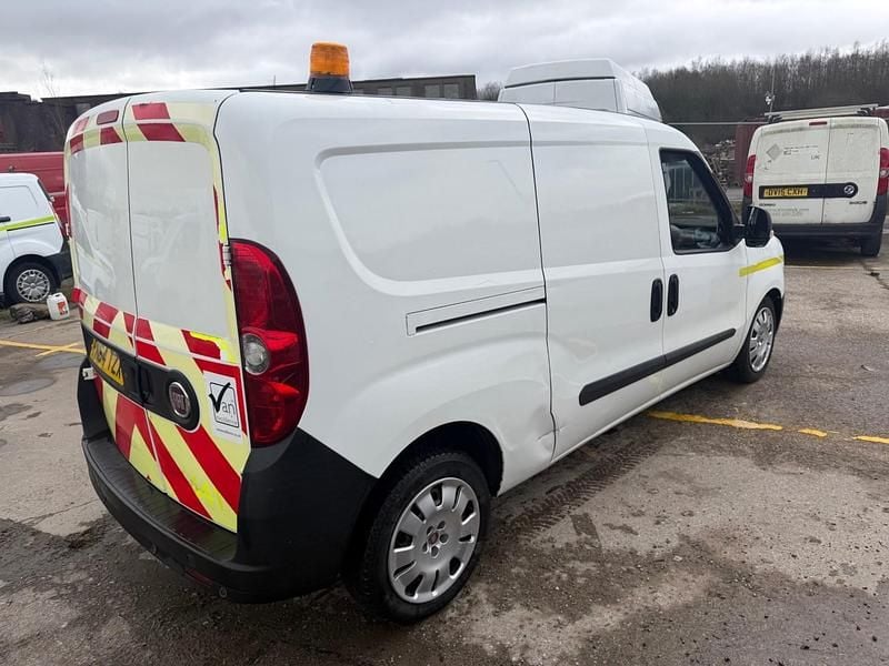 Usado Fiat Doblò 2014 Branco Monovolume