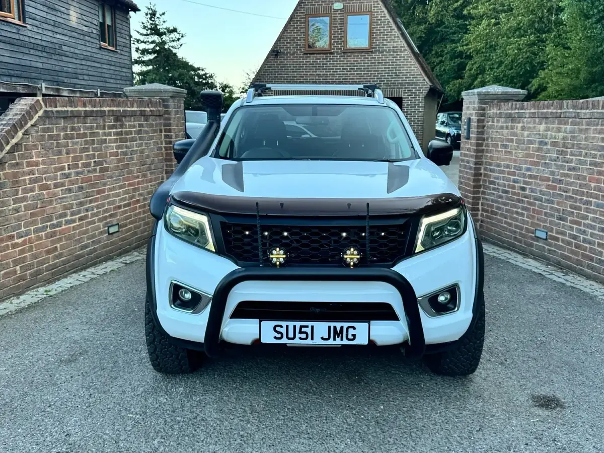 Used Nissan Navara 190 HP (139 kW) 2018 White Pickup