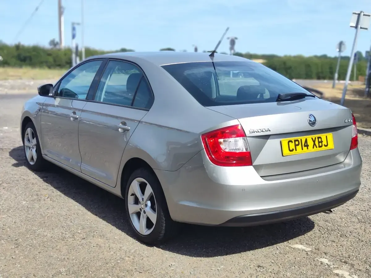Used Skoda Rapid Elegance 90 HP (66 kW) 2014 Beige Hatchback
