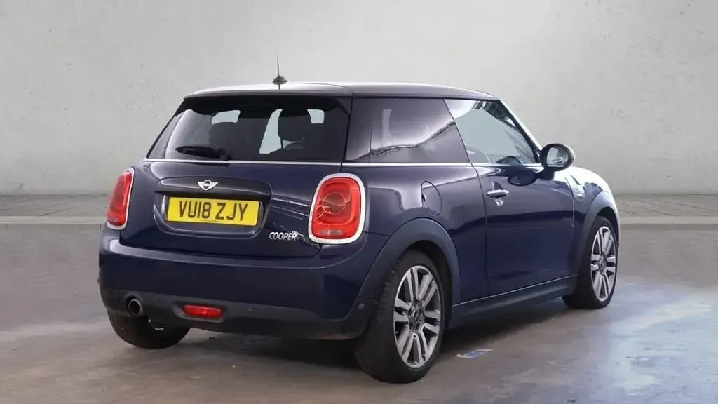 Used Mini Cooper Hatch 136 HP (100 kW) 2018 Blue Hatchback