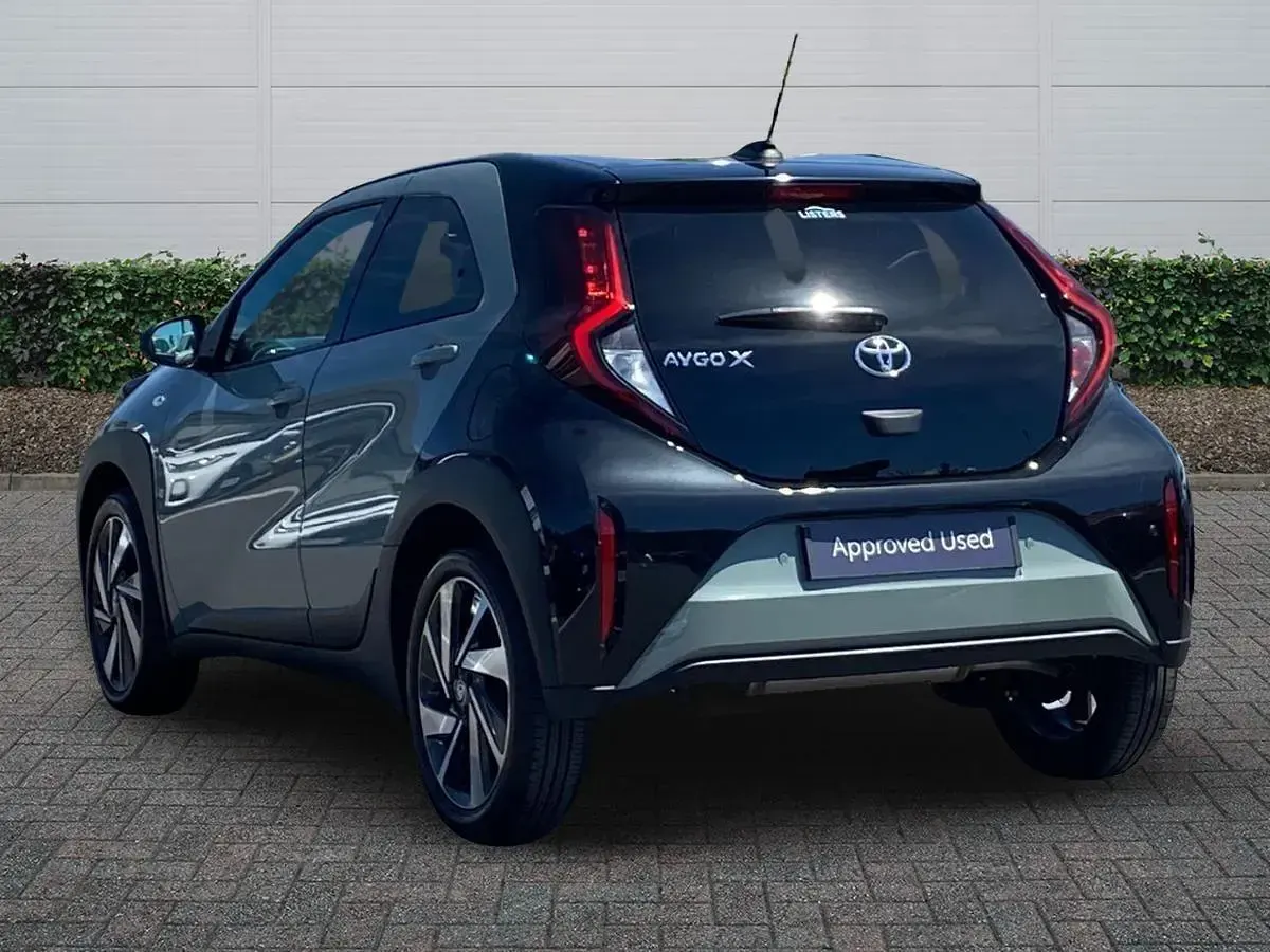 Used Toyota Aygo X 72 HP (52 kW) 2024 Green SUV