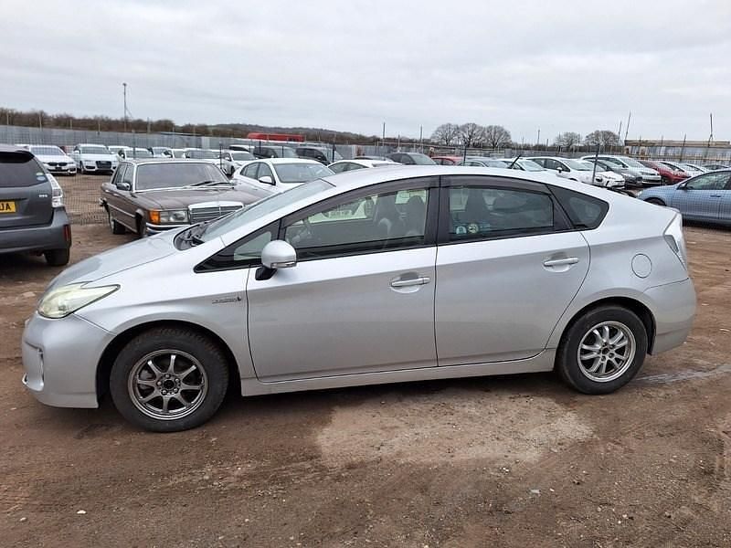 Used Toyota Prius T3 136 HP (100 kW) 2013 Silver Hatchback