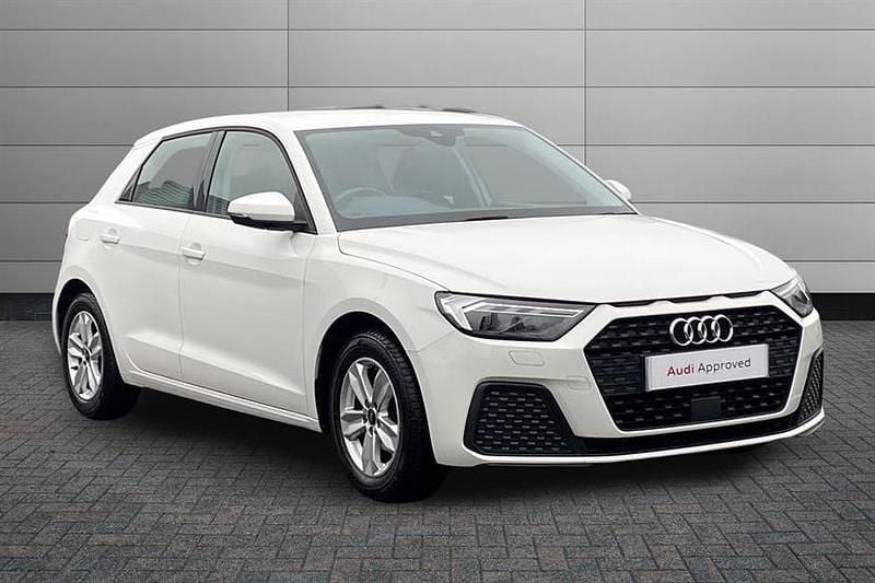 Used Audi A1 Design 95 HP (69 kW) 2022 White SUV