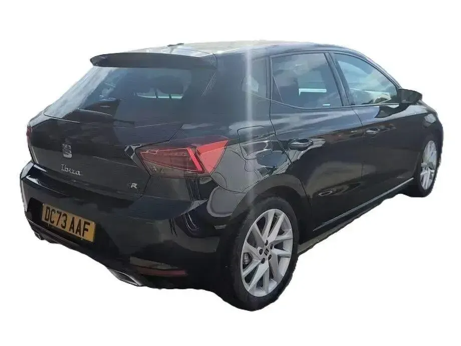 Usado Seat Ibiza FR 110 CV (80 kW) 2024 Negro Utilitario