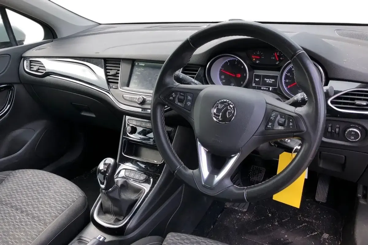 Second-hand Vauxhall Astra Active 136 CP (100 kW) 2019 Argintiu Hatchback