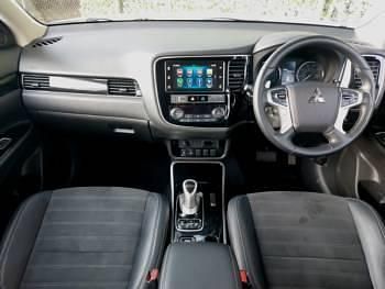 Used Mitsubishi Outlander P-HEV 177 HP (130 kW) 2018 White SUV