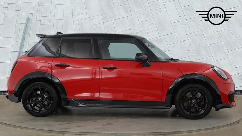 Used Mini Cooper Hatch 113 kW (154 HP) 2025 Red Hatchback