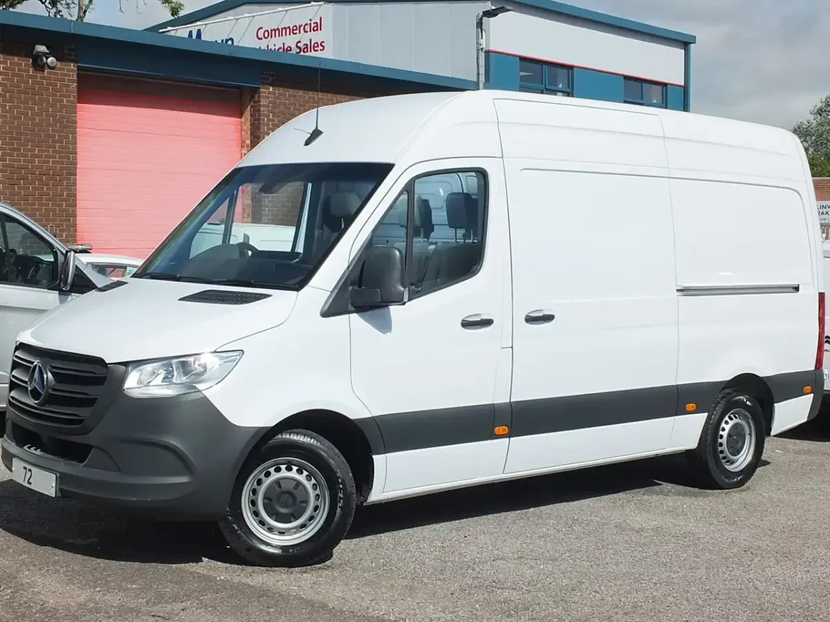 Used Mercedes Sprinter Progressive 150 HP (110 kW) 2022 White Van
