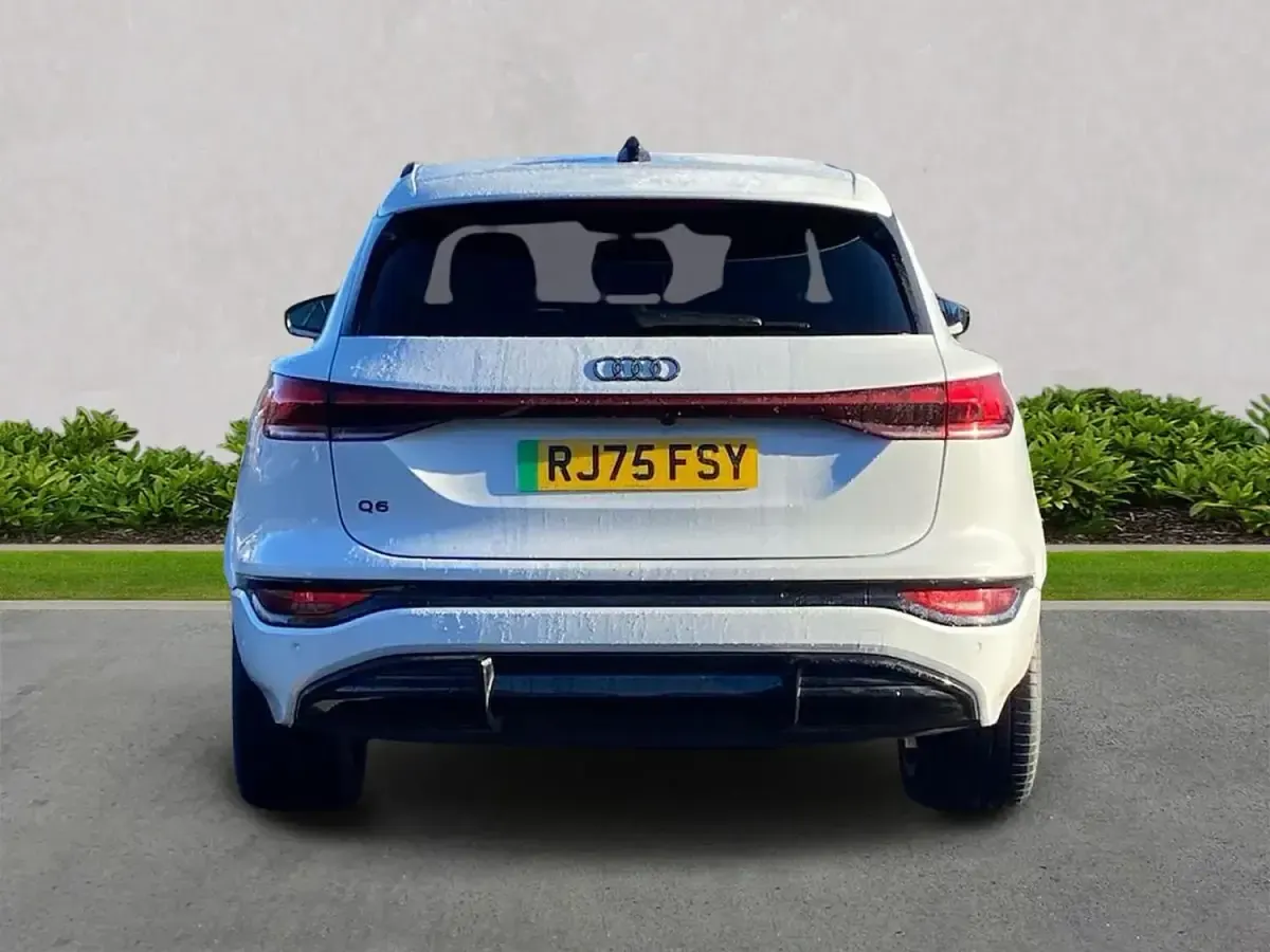 Używany Audi e-tron Performance 225 kW (306 KM) 2025 Biały SUV