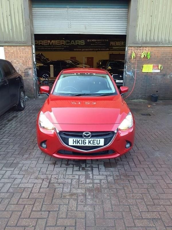 Used Mazda 2 75 HP (55 kW) 2016 Red Hatchback