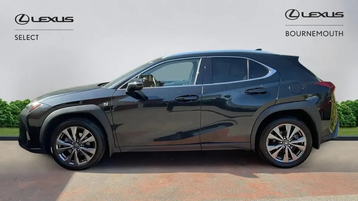 Usado Lexus UX Sport Design Packet 184 HP (135 kW) 2023 Preto SUV