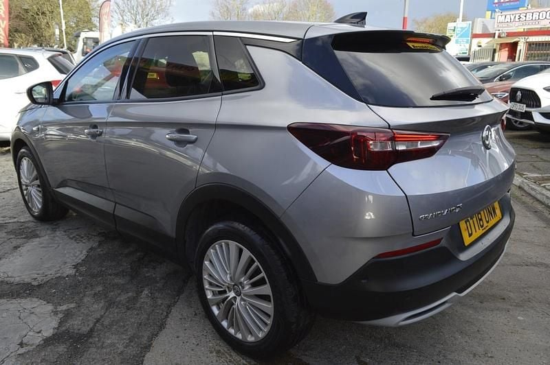 Used Vauxhall Grandland X Sport 130 HP (95 kW) 2018 Grey SUV