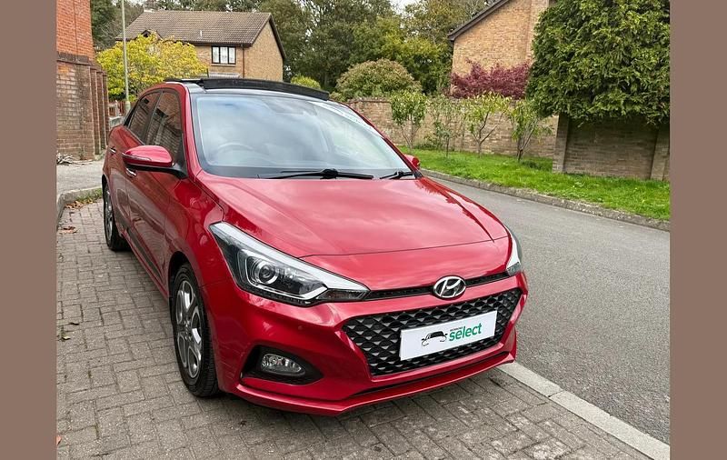 Red Used 2018 Hyundai i20 Premium SE Hatchback | £10,190 (Fair price) - Image 1/4