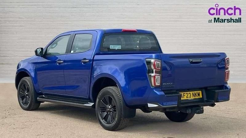 Second-hand Isuzu D-Max 163 CP (119 kW) 2023 Albastru Pickup