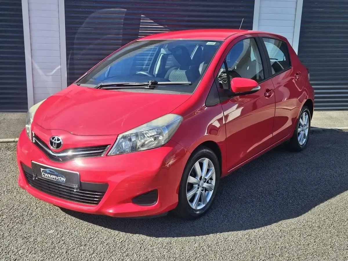 Used Toyota Yaris 2013 Red Hatchback