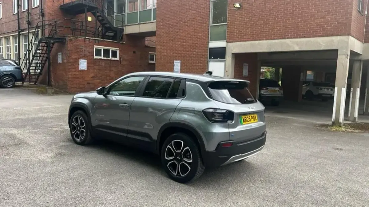 Used Jeep Avenger EV Summit 113 kW (154 HP) 2025 Grey SUV