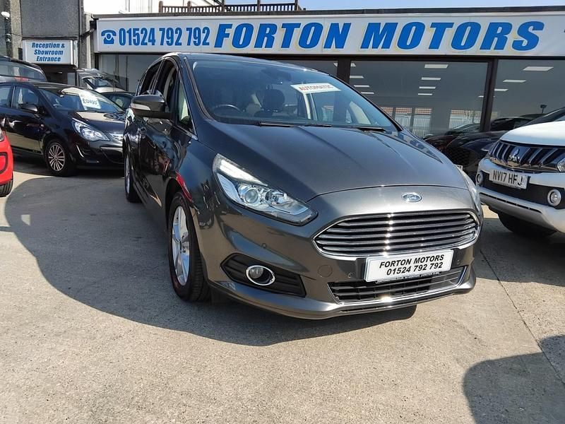 Usado Ford S-MAX Titanium 2016 Cinzento Monovolume