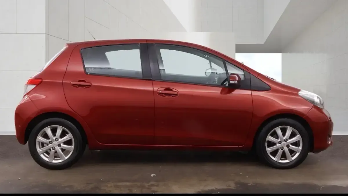 Used Toyota Yaris 69 HP (50 kW) 2012 Red Hatchback