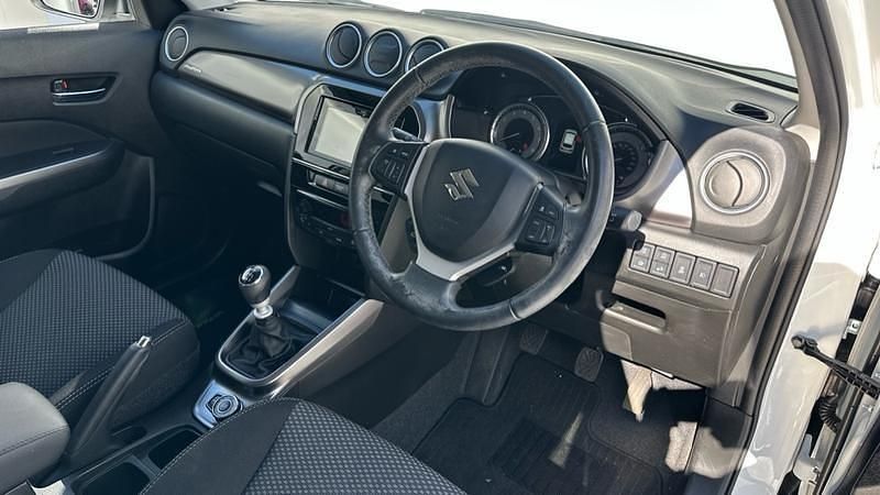Used Suzuki Vitara SZ-T 129 HP (94 kW) 2022 White SUV