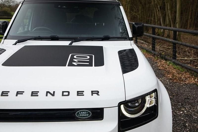Used Land Rover Defender Dynamic 350 HP (257 kW) 2022 White Estate