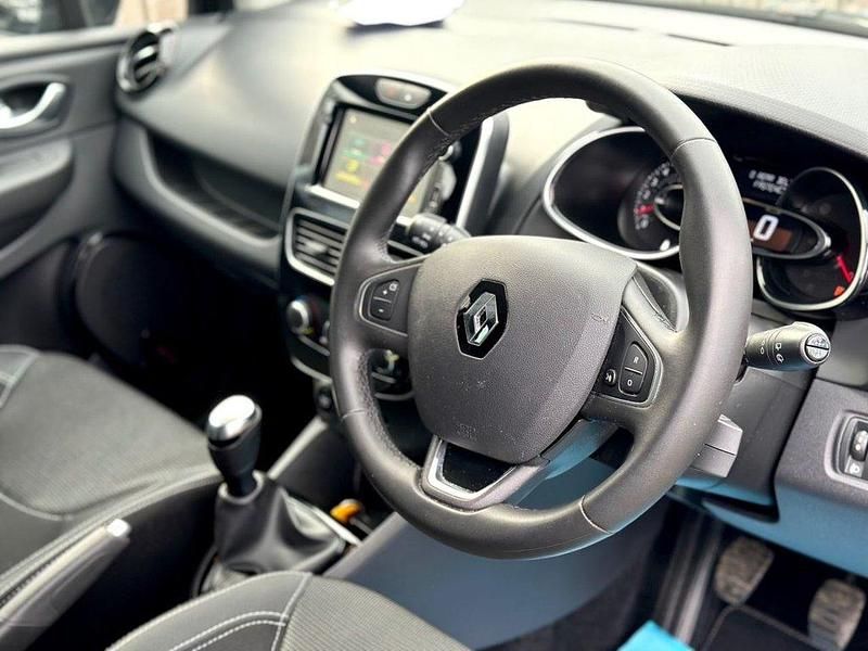 Used Renault Clio IV Iconic 90 HP (66 kW) 2019 Black Hatchback
