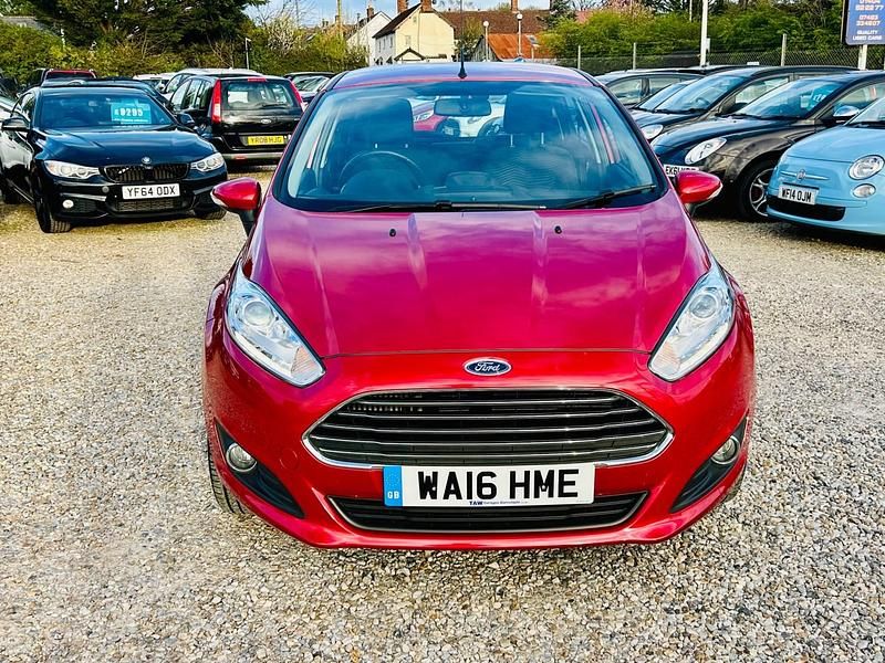Used Ford Fiesta Zetec 100 HP (73 kW) 2016 Red Hatchback