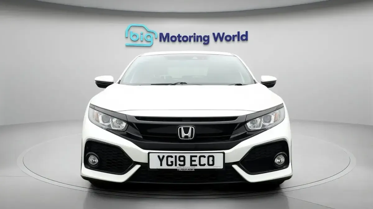 Used Honda Civic SR 2019 White Hatchback