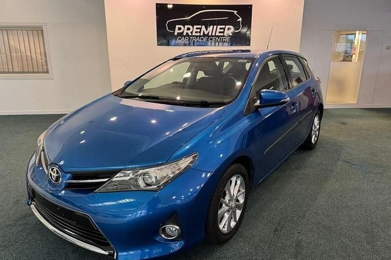 Blue Used 2014 Toyota Auris Hatchback | £5,695 (Fair price) - Image 1/1