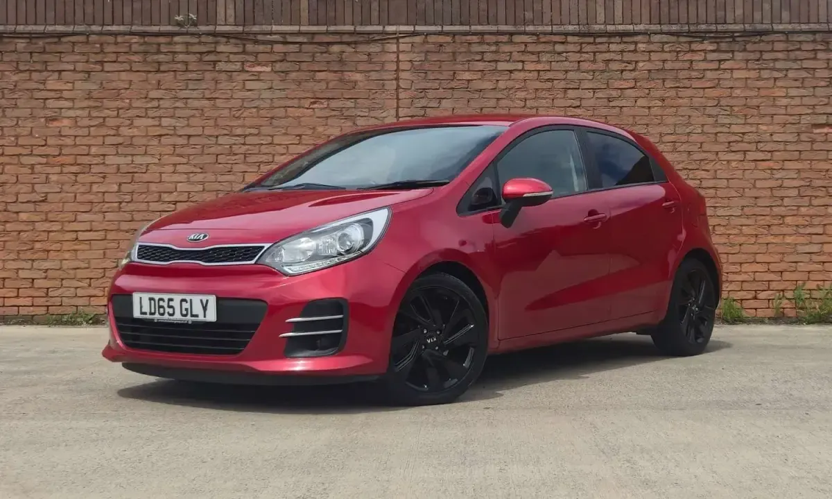 Used Kia Rio 2015 Red Hatchback